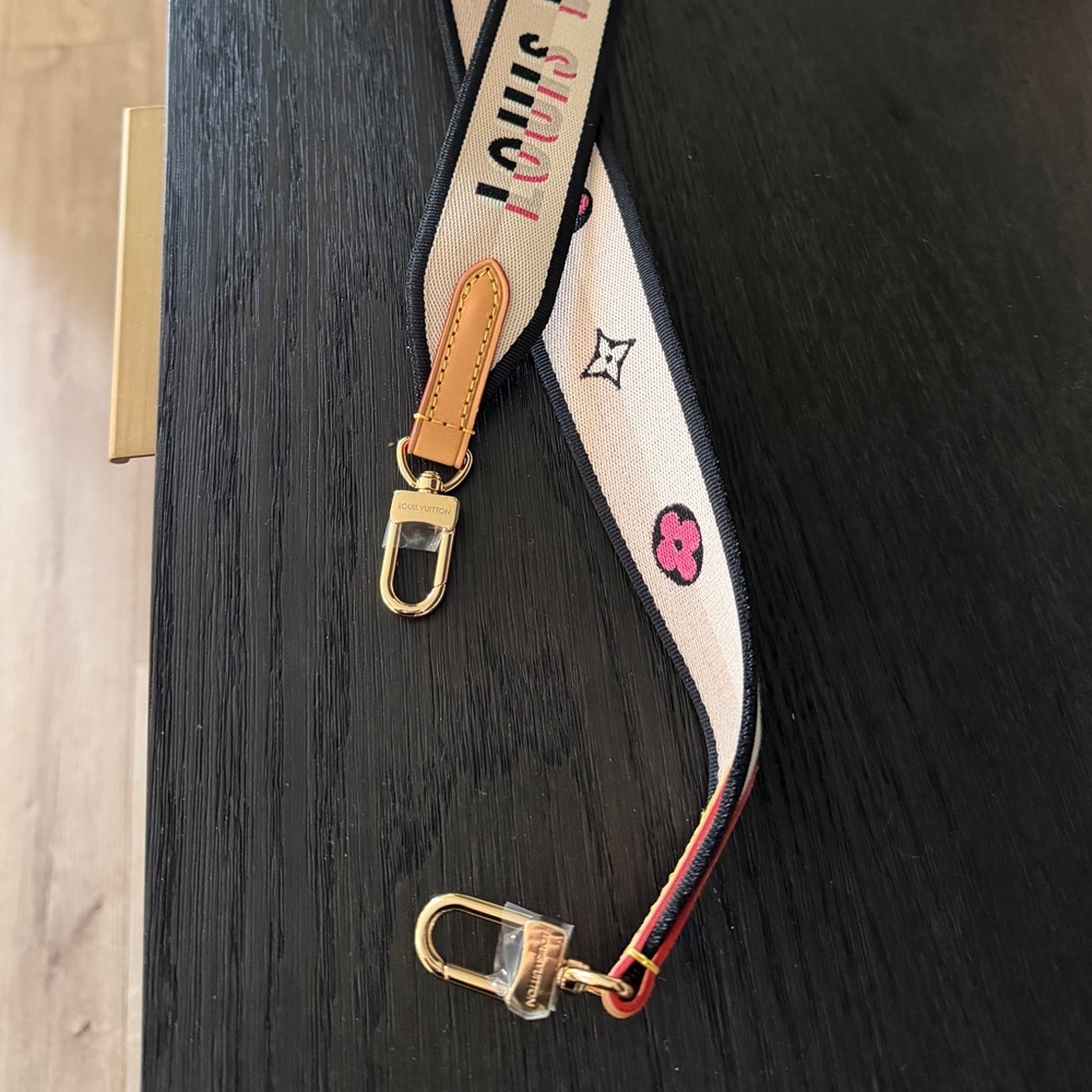 Louis Vuitton Beige and Black Strap with Pink Accents - Picture 4 of 5